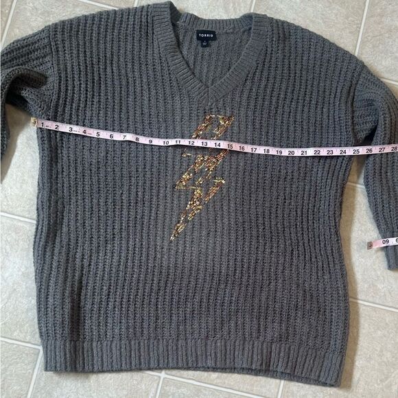 Chunky Graphic Sweater - Picture 10 of 11